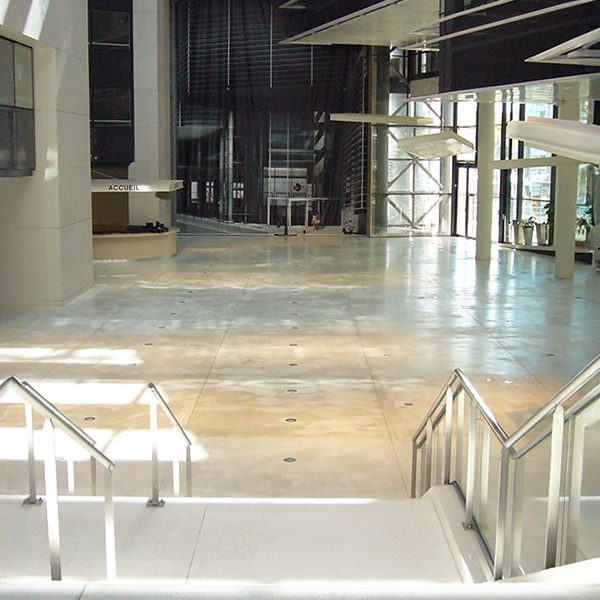 Décapage de cire et traitement des sols en béton