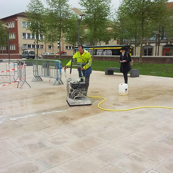 Nettoyage et traitement du sol en pierres calcaires